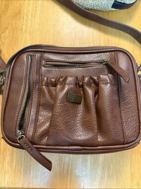White Mountain Brown Leather Messenger Crossbody Bag